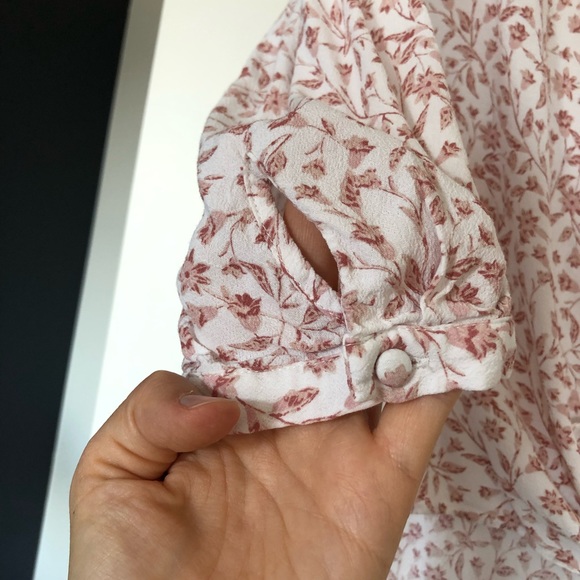 RW&Co White/Red/Pink floral blouse, size M - Picture 4 of 6